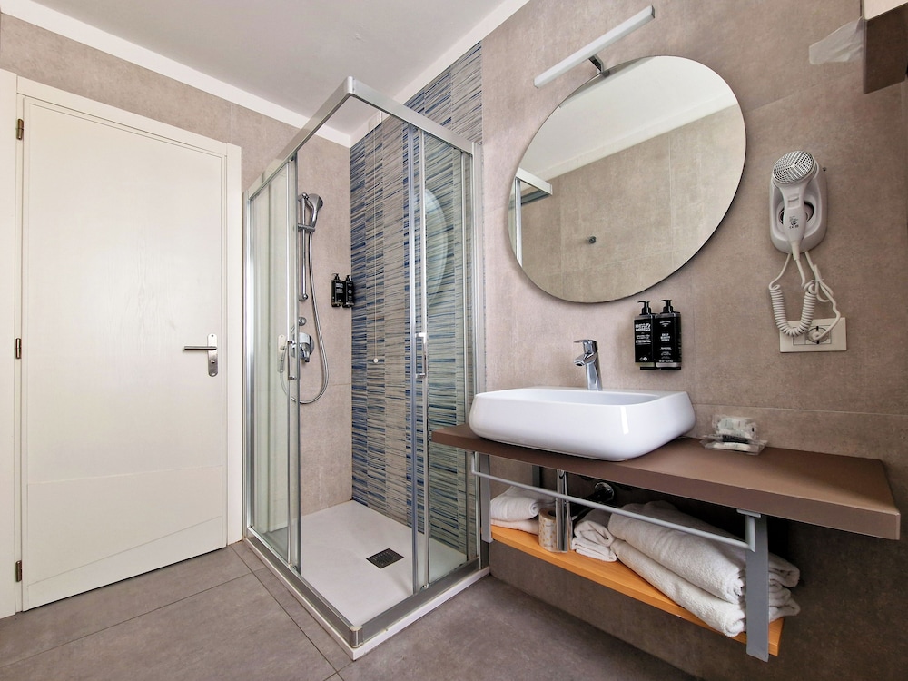 Standard Room, Harbor View - Photo 2