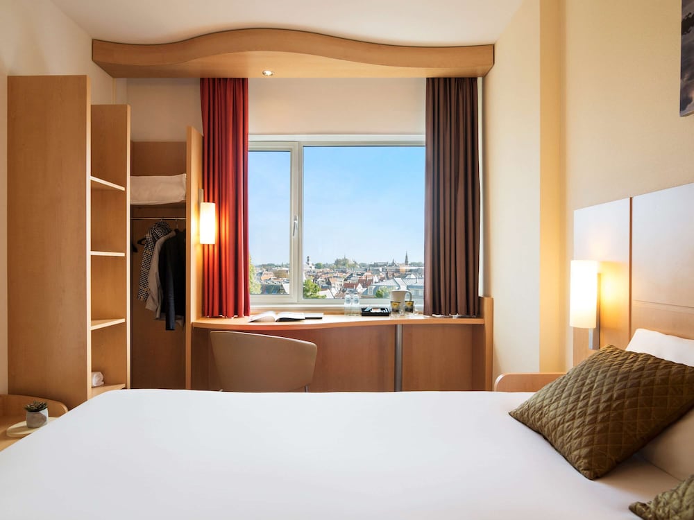 Premium Room, 1 Double Bed, City View - Photo 3