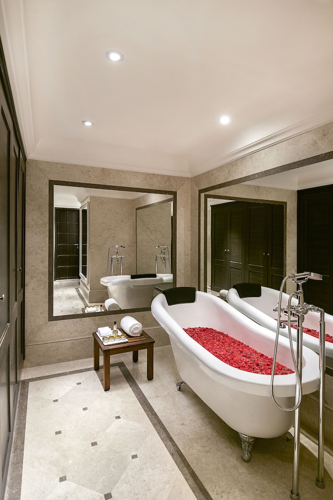 Presidential Suite thumbnail 5