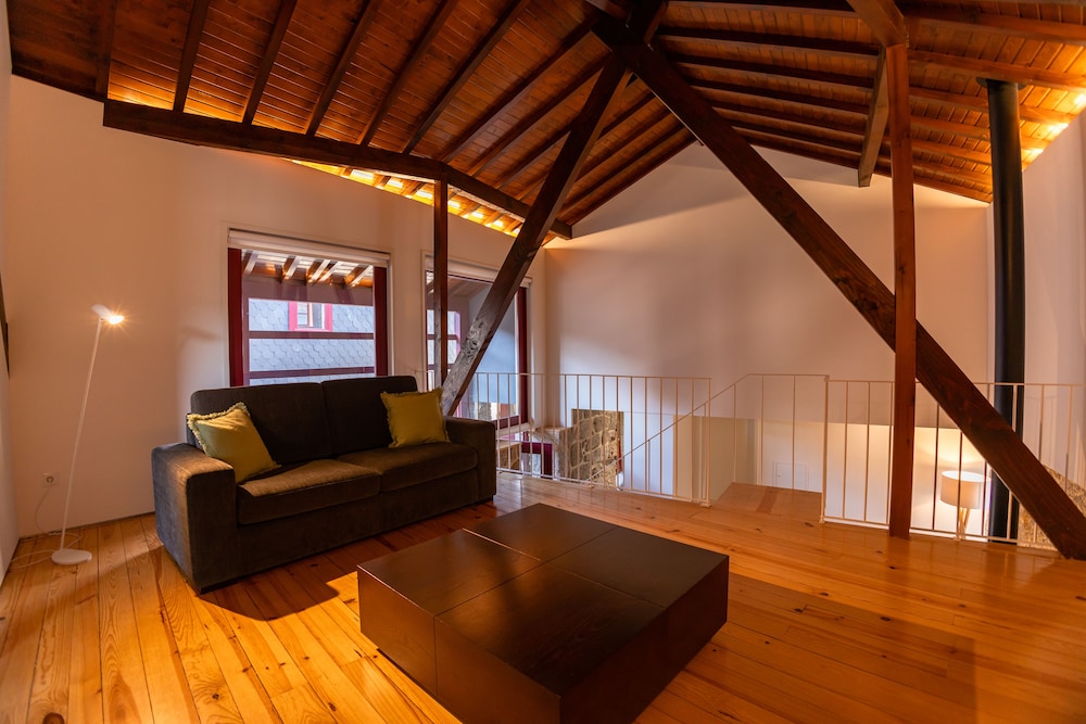 Standard House - Photo 3