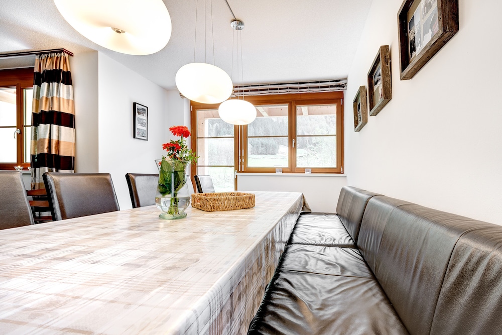 Apartment Ski In (incl. Cleaning Fee, City Tax & Laundry Package) photo 2