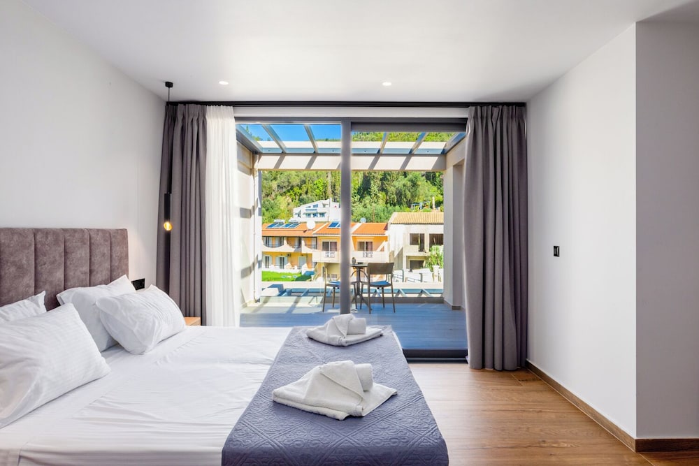 Deluxe Suite, Balcony, Partial Sea View
