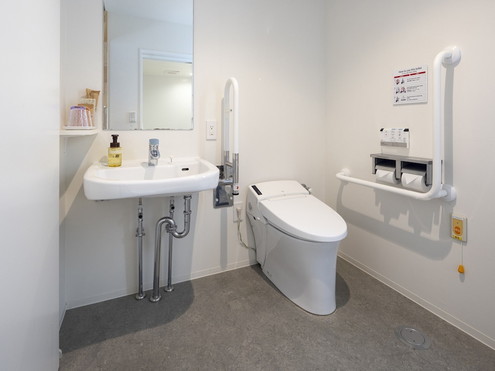 Private Accessible Queen Room - Photo 11
