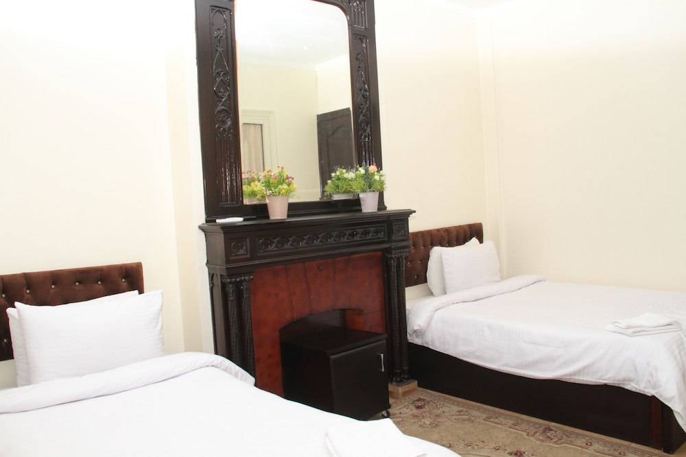 Twin Room, 2 Twin Beds, Private Bathroom - Photo 3