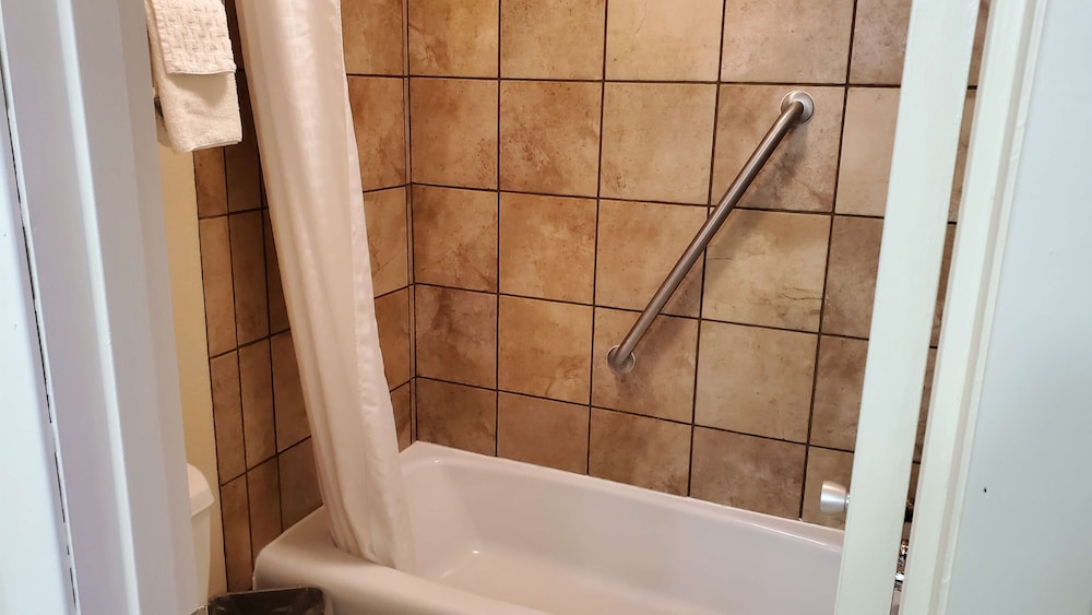 Family Suite, Multiple Beds, Non Smoking, Refrigerator & Microwave photo 2