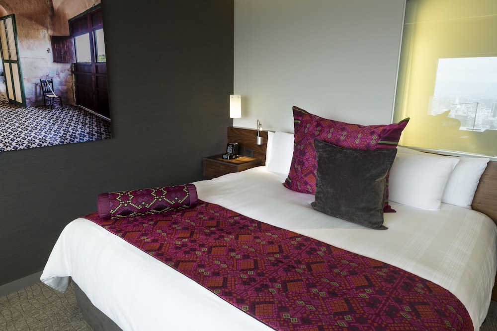 Classic Room, 1 King Bed, Club Lounge Access (Polanco View) - Photo 2