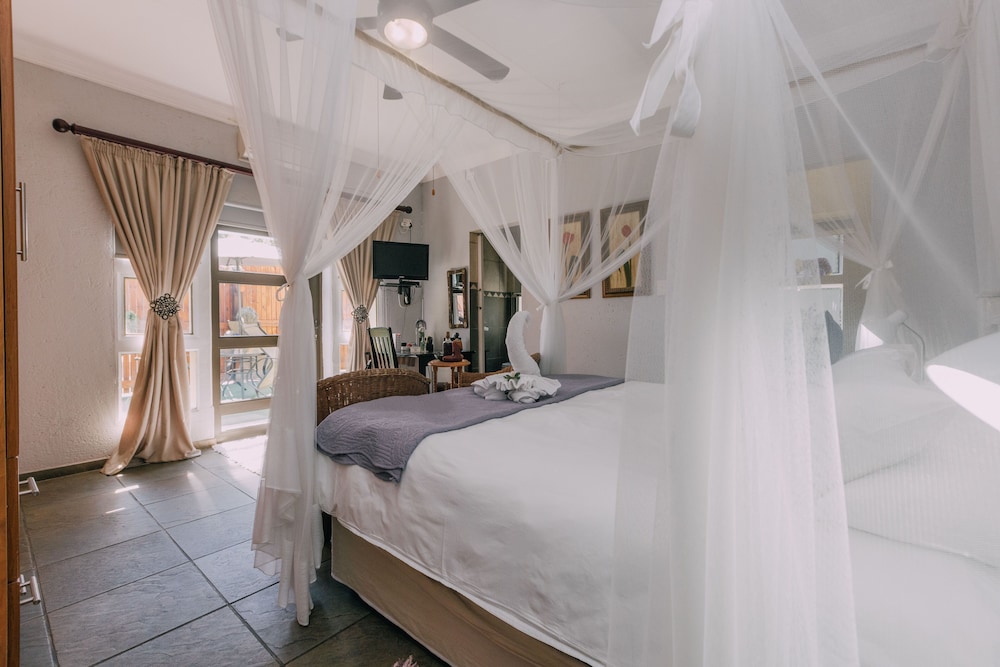 Lavender Room - Standard King photo 1