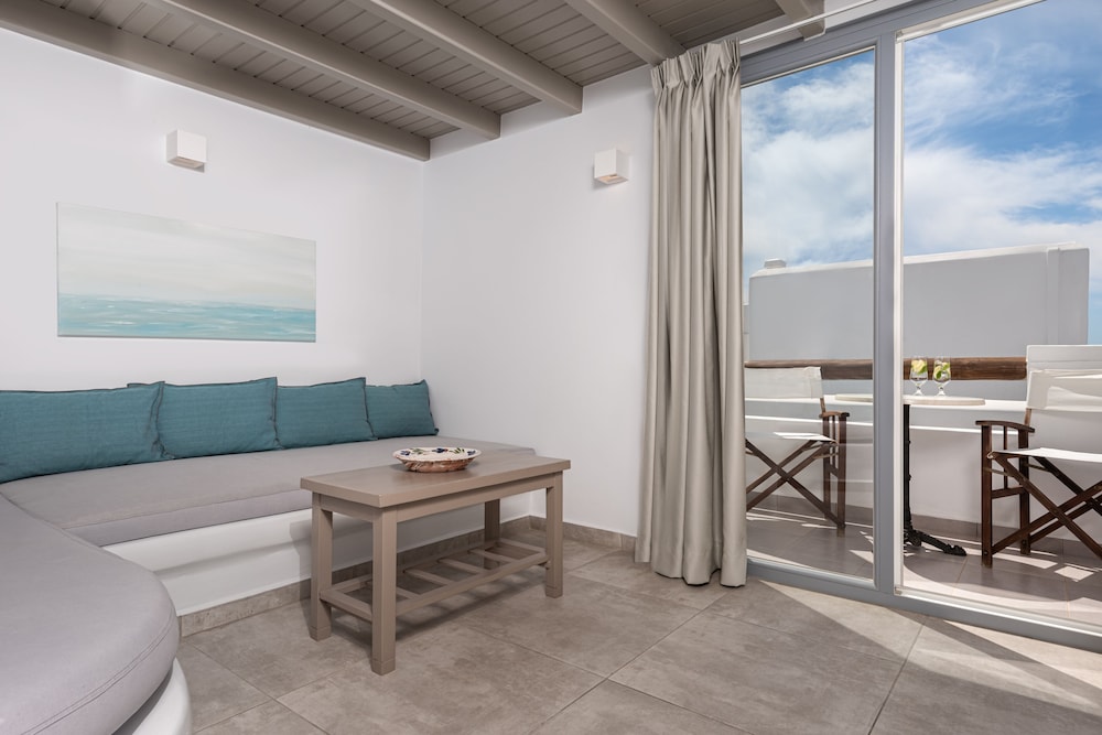 Suite, Hot Tub, Sea View (King) photo 2