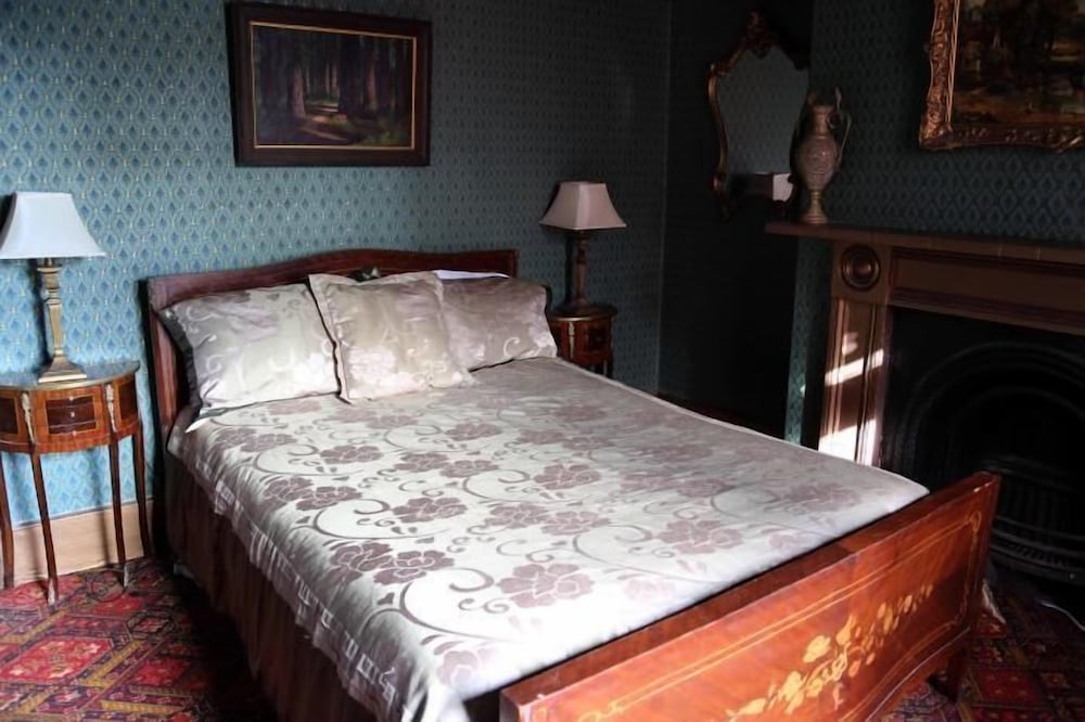 Standard Suite, 1 Bedroom, Non Smoking, Shared Bathroom (Room 4) photo 3