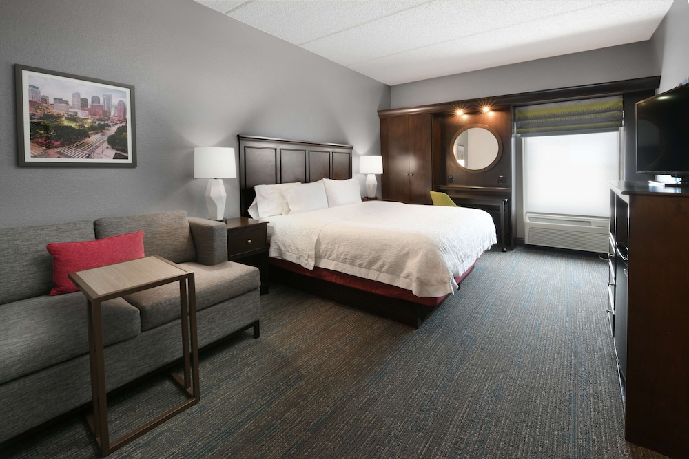 1 Bedroom King Suite w/ Acc. Tub - Photo 1