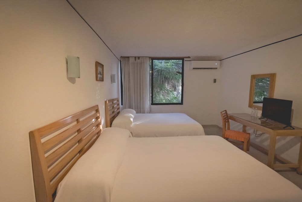 Standard Room, 2 Double Beds photo 3