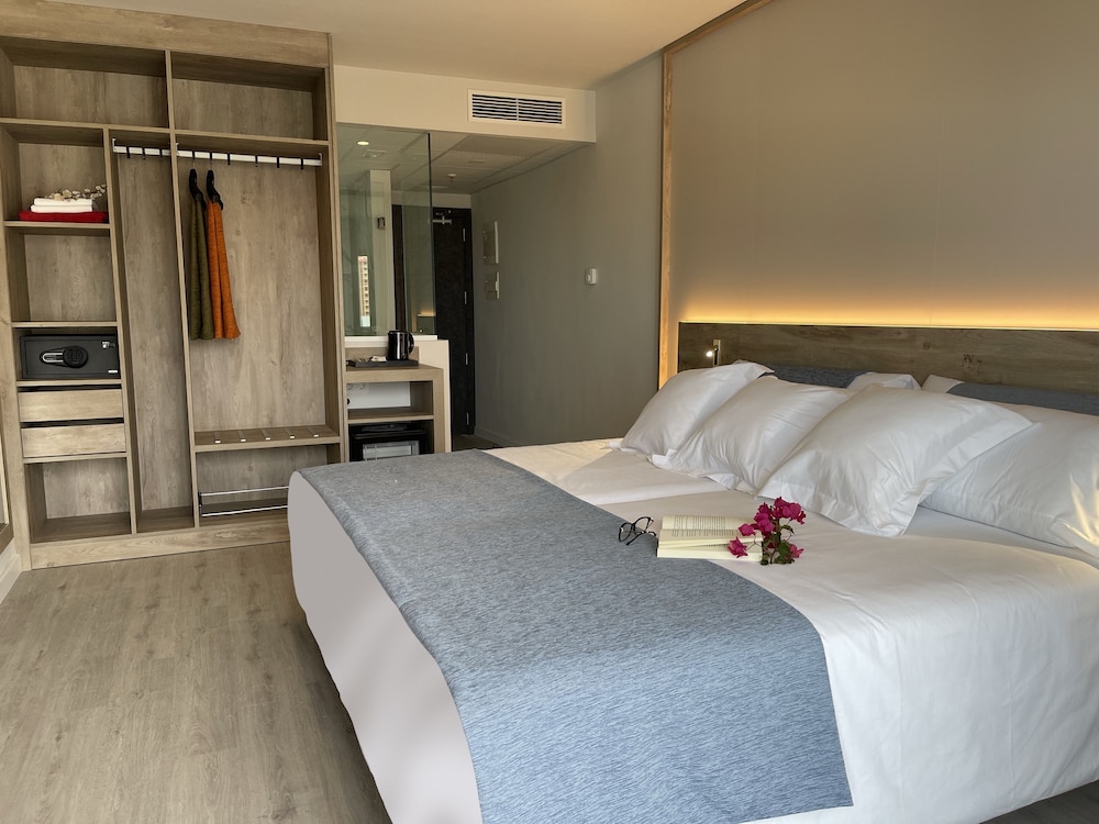 Double Room, Ocean View thumbnail 5