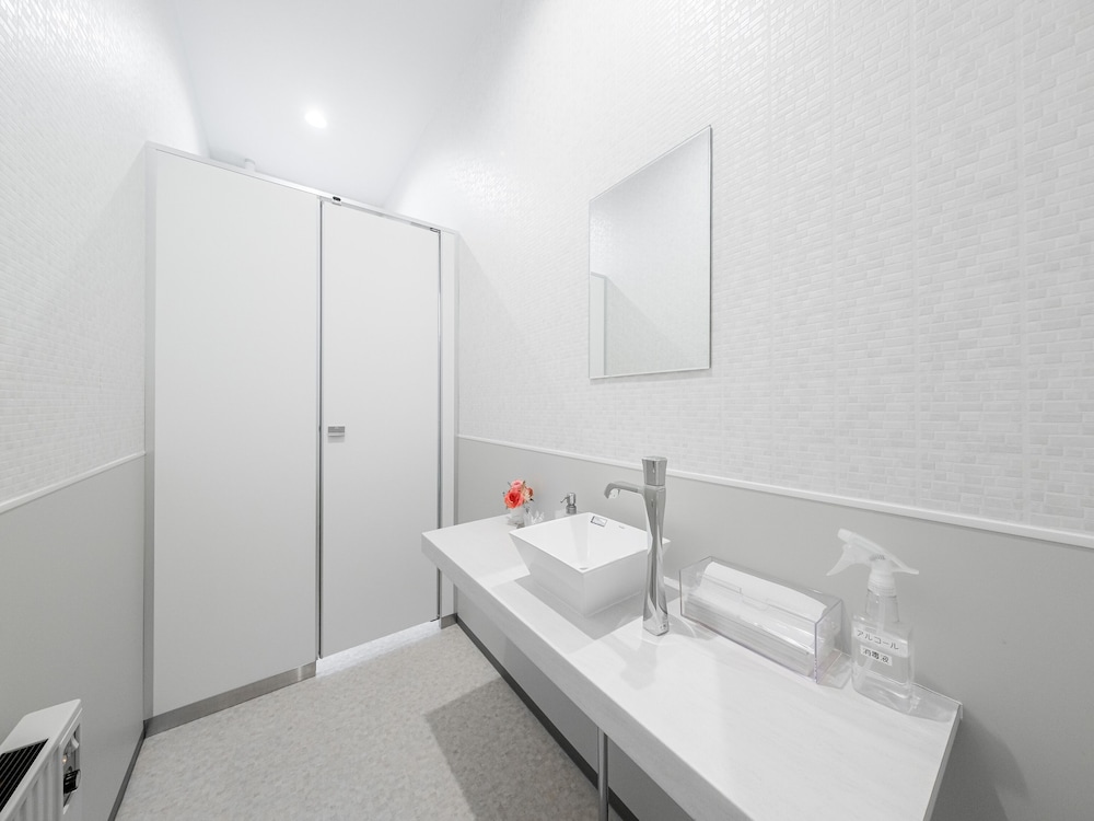 Western Room with Shared Washroom Twin photo 3