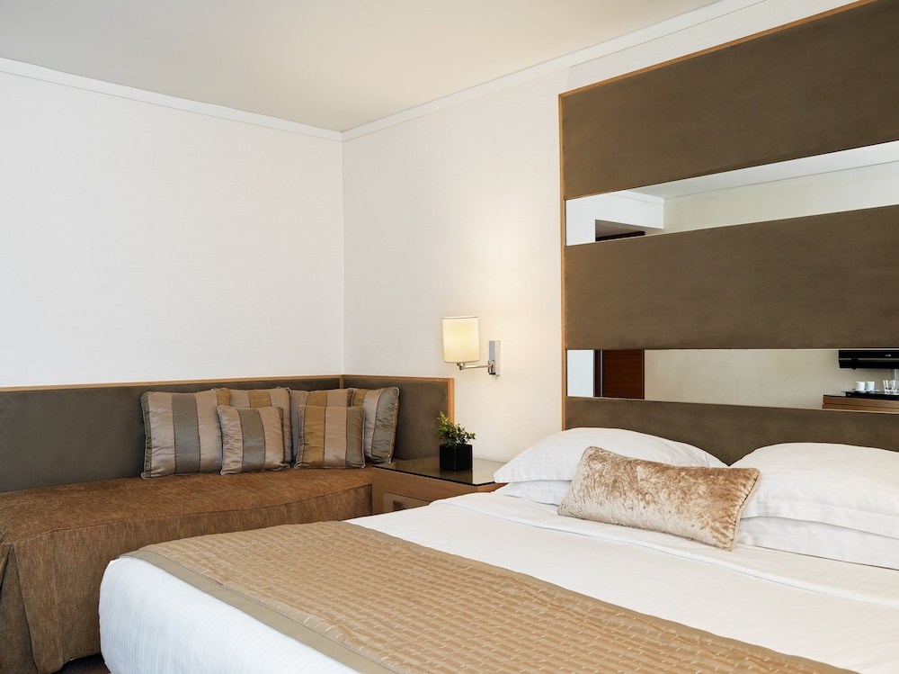 Family Room, 2 Bedrooms, Connecting Rooms, City View - Photo 8