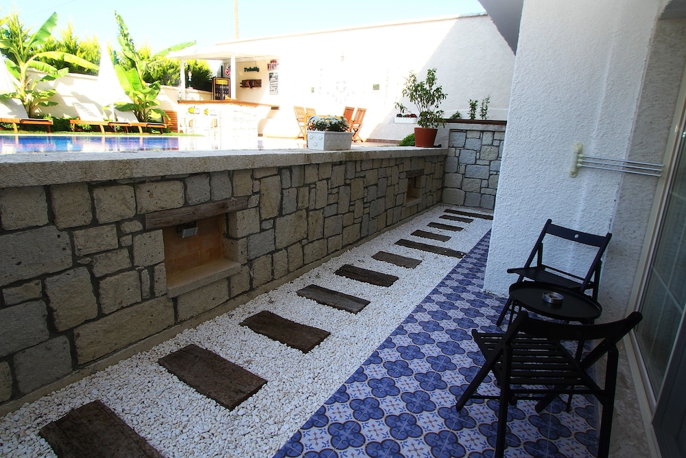 Standard Room, Pool View photo 2