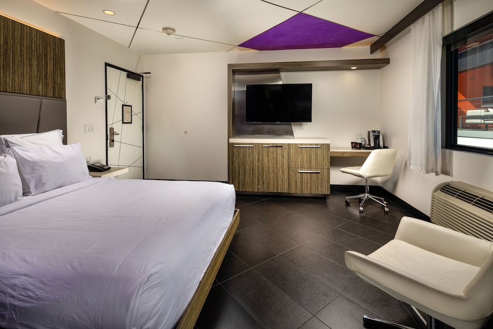 Deluxe Studio Suite