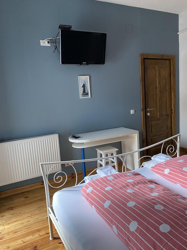 Deluxe Double Room, Private Bathroom - Photo 9