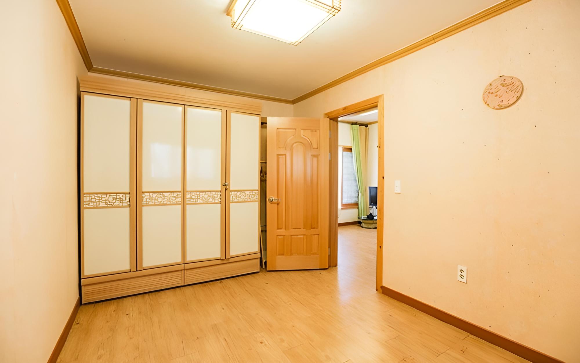 Room (Living room) photo 3