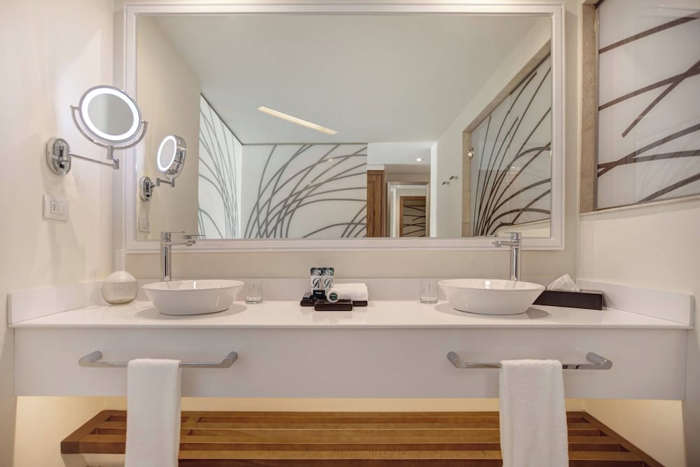 Luxury Junior Suite Ocean View - Photo 9