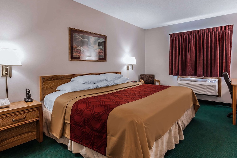 Standard Room, 1 Queen Bed, Non Smoking - Photo 4