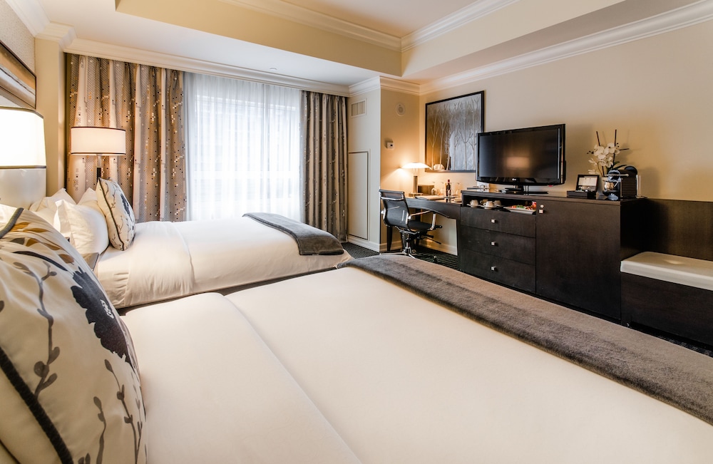 Classique two queen beds - Photo 8