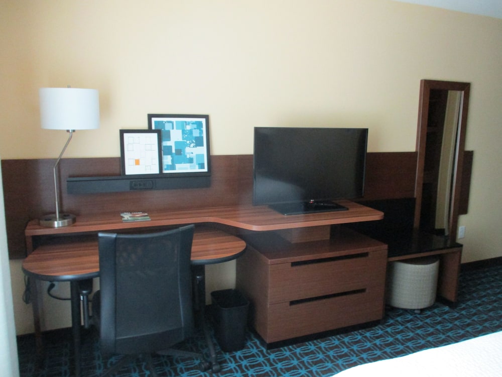 Room, 1 King Bed (Mobility/Hearing Access, Roll-in Shwr)