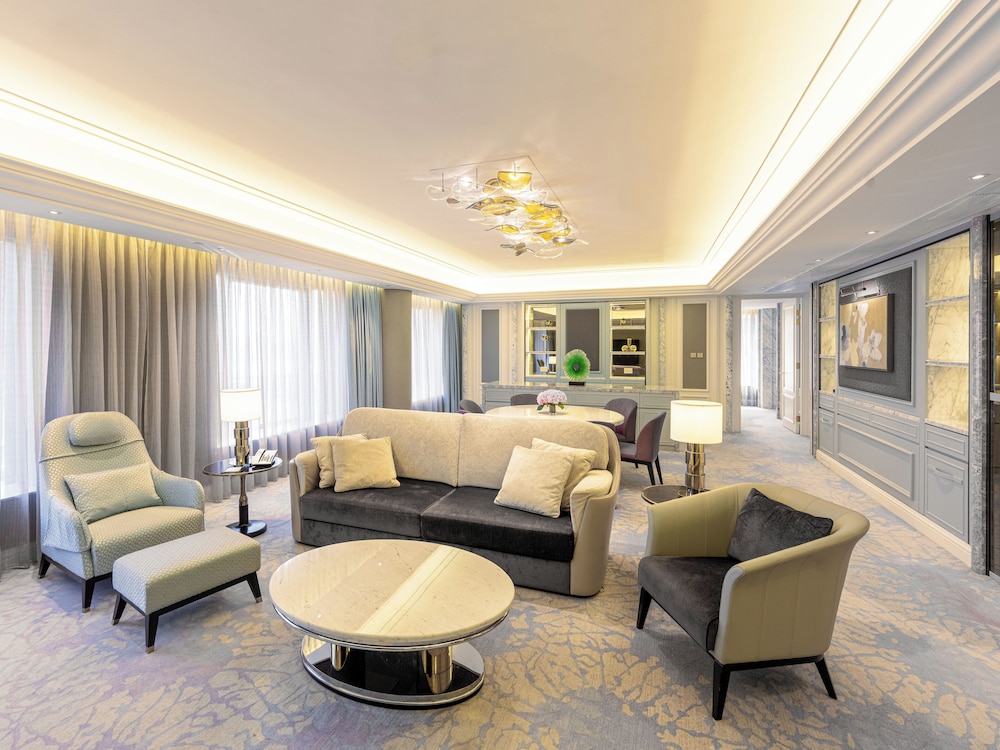 Queen Suite photo 1