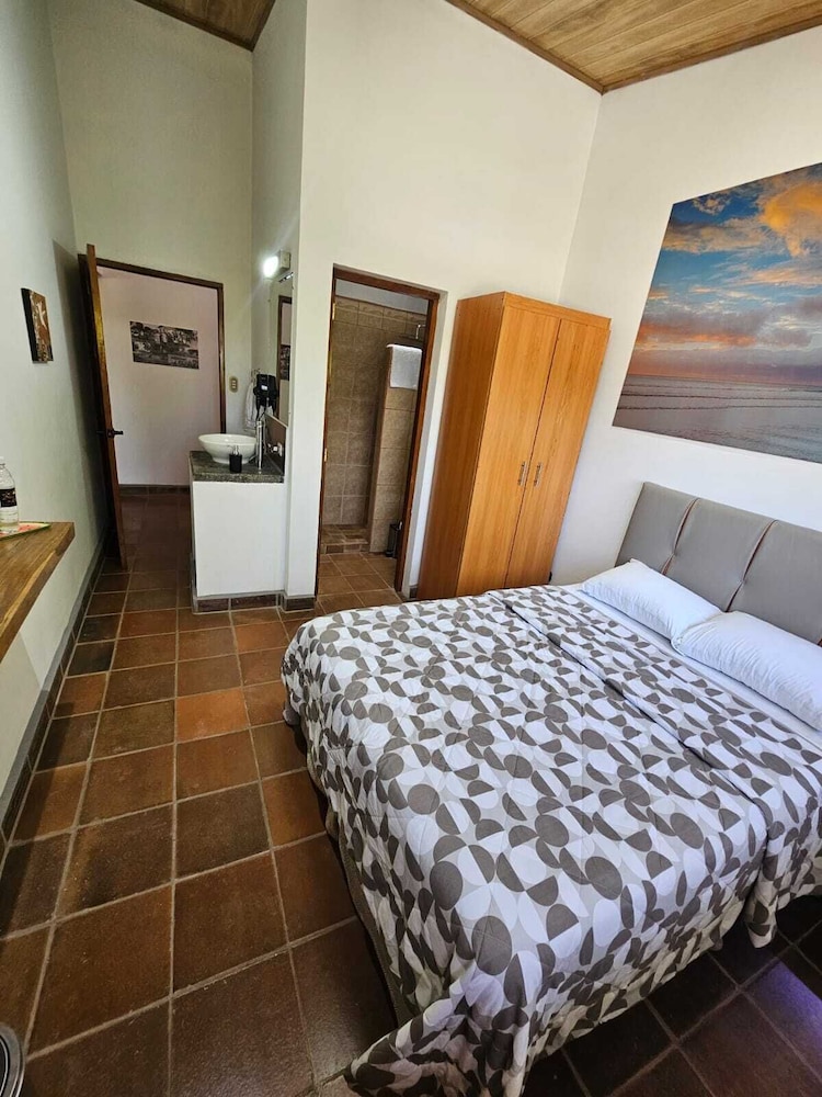 Comfort Double Room, 1 Queen Bed, Air conditioning, Mountain View photo 3