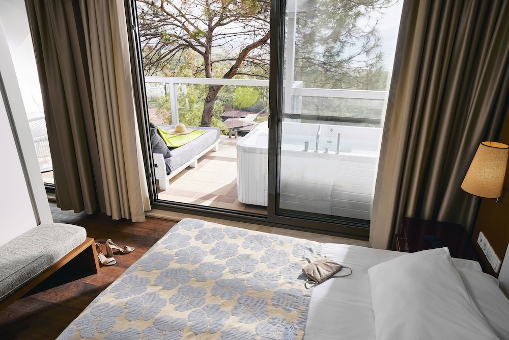 Suite, Sea View (Classic Jacuzzi)