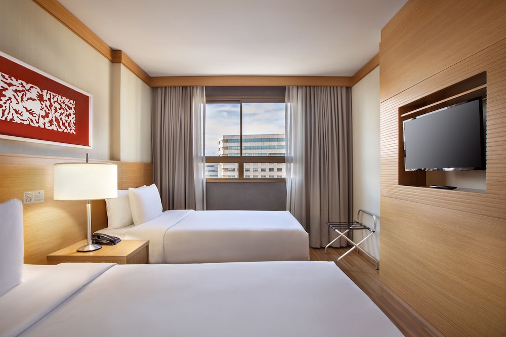 Standard Room thumbnail 5
