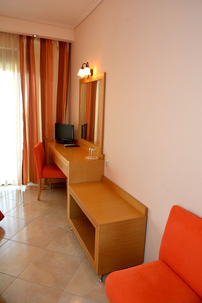 Basic Double or Twin Room, Mountain View photo 3