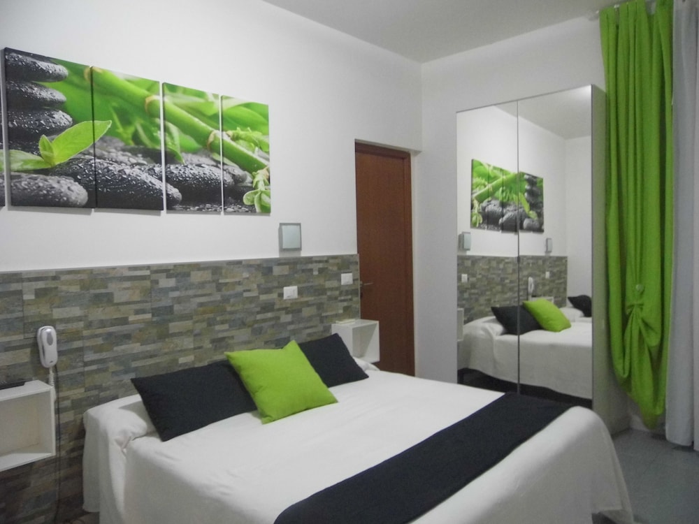 Basic Triple Room, 1 Bedroom - Photo 9