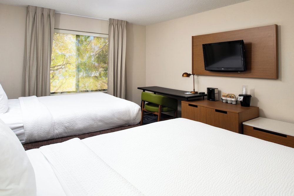 Room, 2 Queen Beds - Photo 6