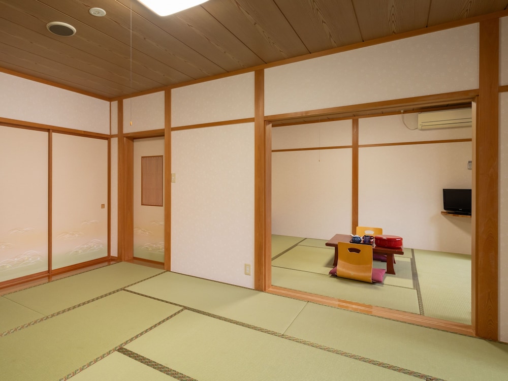 [Non-smoking] Japanese-style room 10 tatami mats + 8 tatami mats (Toilet/No bathroom)