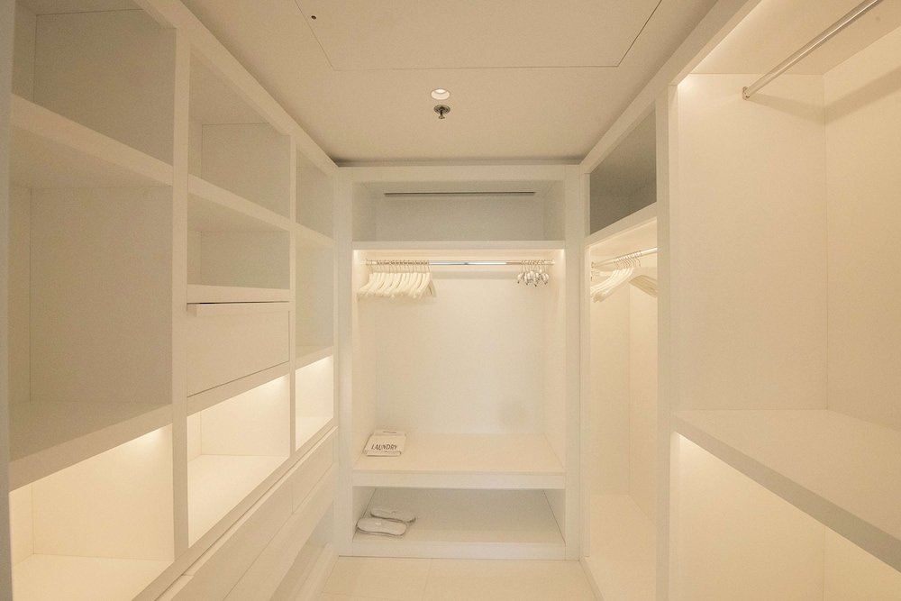 Suite, 1 King Bed (Surya) - Photo 7