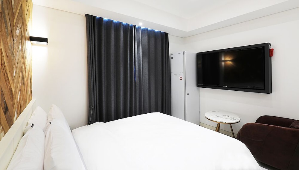 Deluxe Room - Photo 5