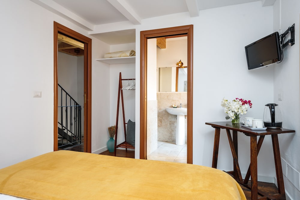 Superior Double Room, Private Bathroom photo 2