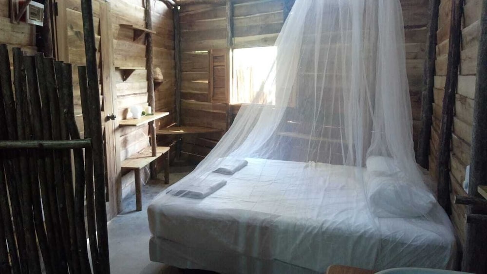 Cabin, 1 Queen Bed, Ensuite, Garden View photo 1