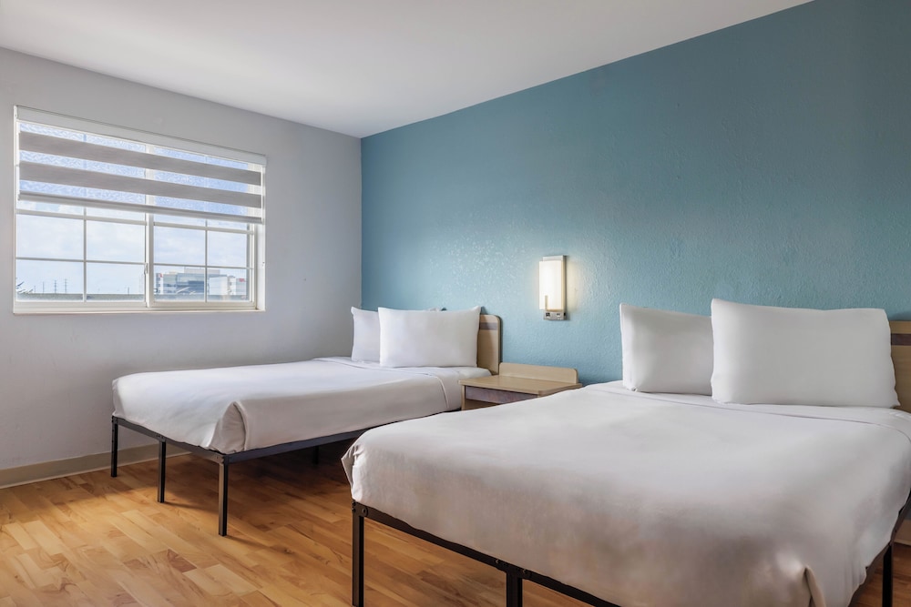 Standard Room, 2 Double Beds, Non Smoking - Photo 3
