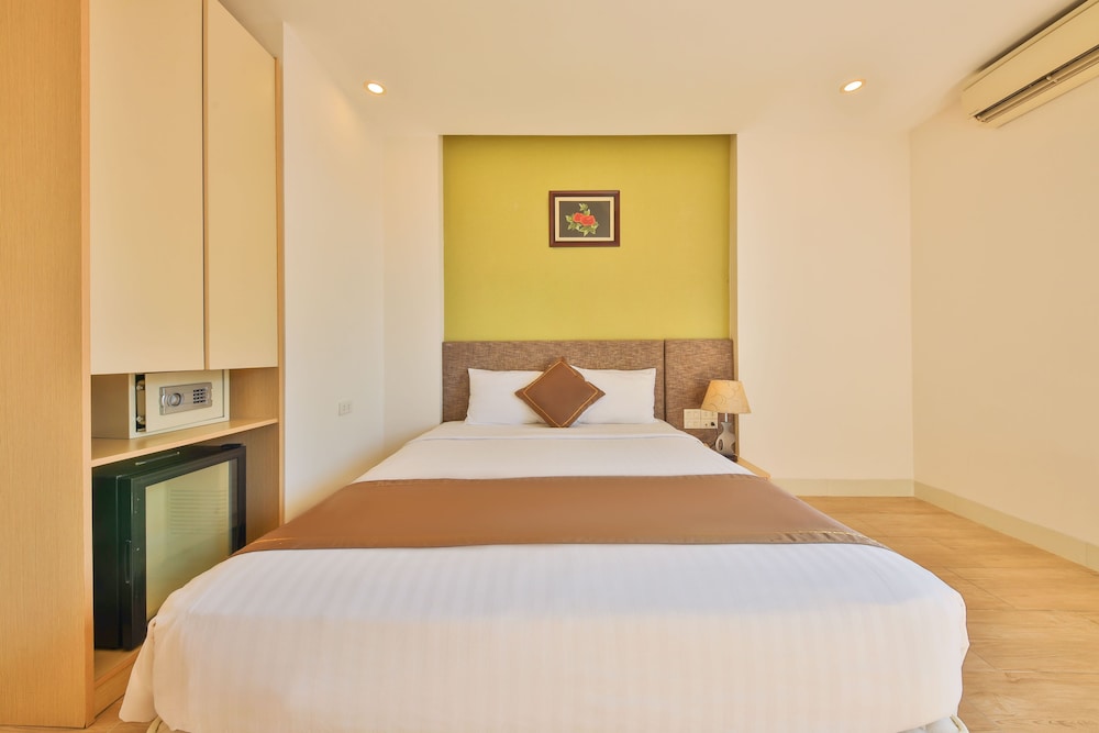 Deluxe Double Room, 1 King Bed, City View