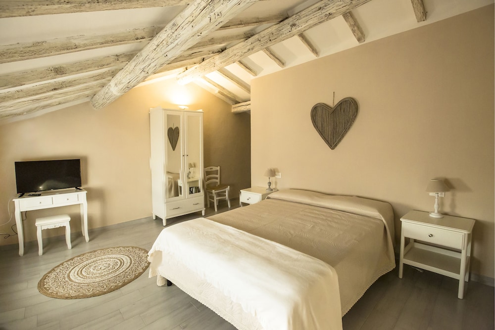Romantic Double Room, 1 Queen Bed photo 1