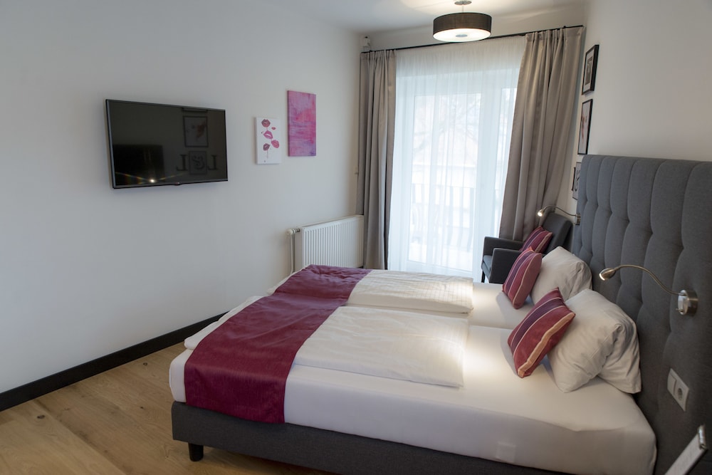 Economy Double Room photo 3