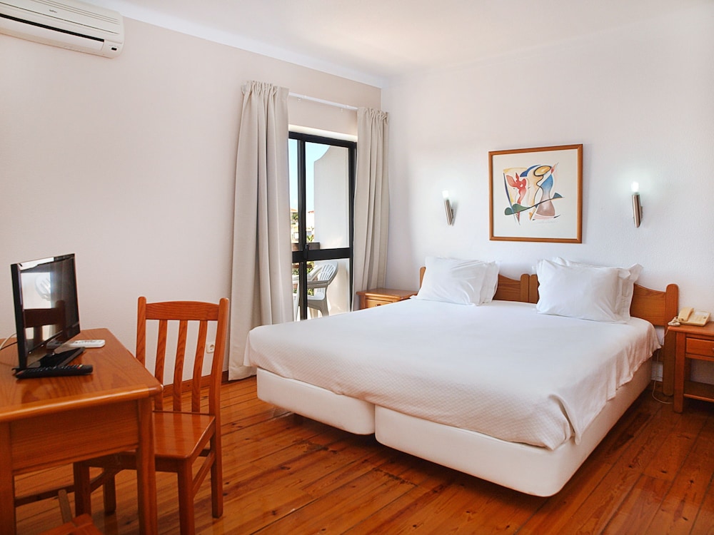 Standard Twin Room, Non Smoking - Photo 2