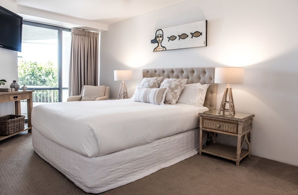 2 Bedroom Waterfront Deluxe Apartment