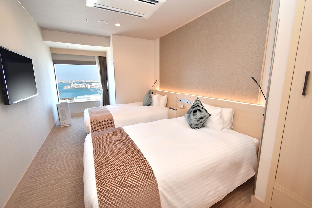 Superior twin Bay View triple room, Non-smoking - Photo 1