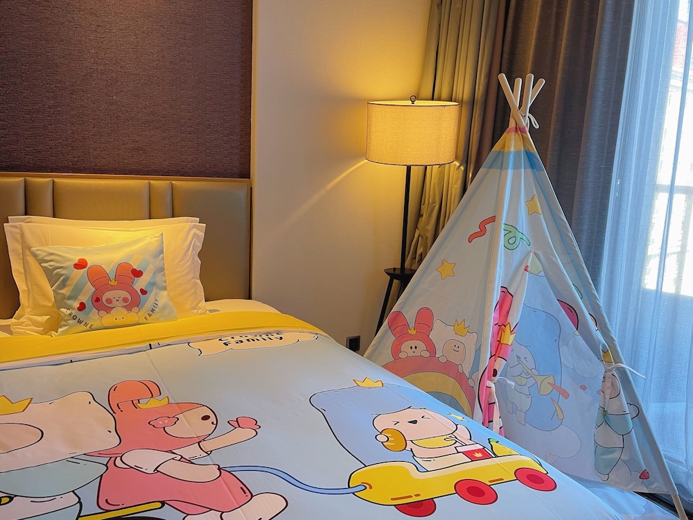 Premium Room, 1 King Bed (Kids Theme)