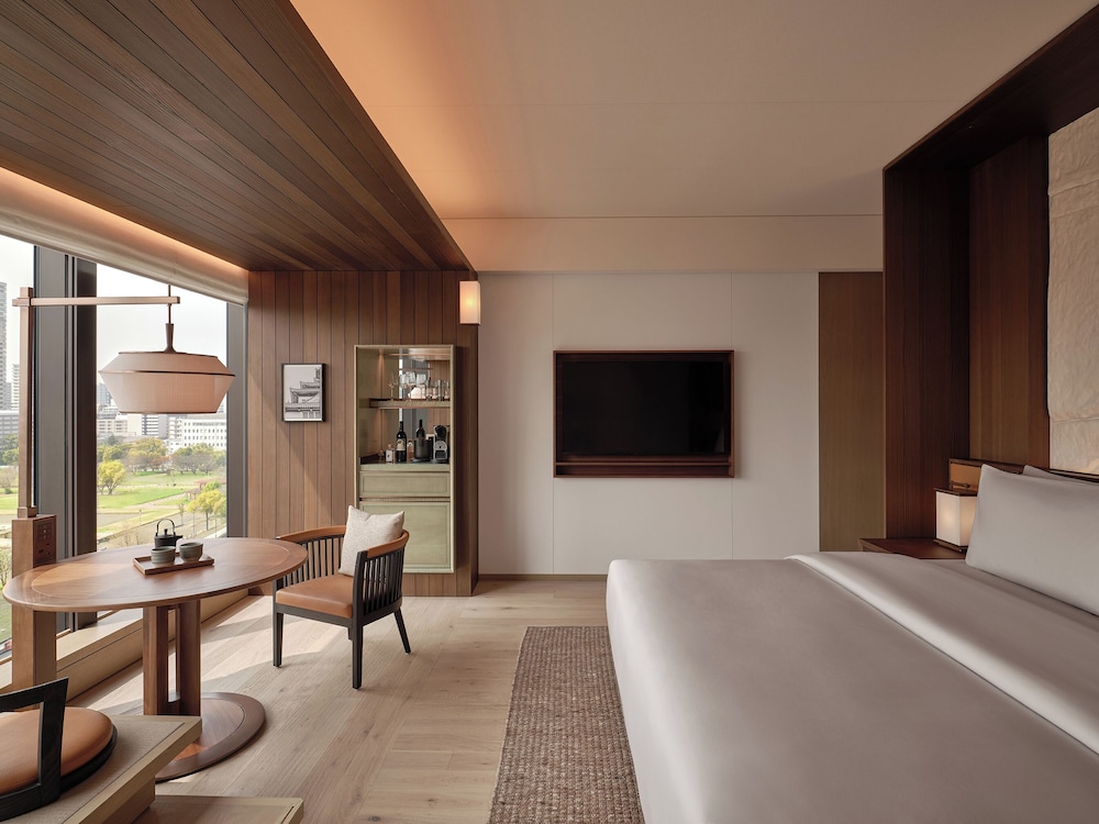 Deluxe Room, 1 King Bed, City View - Photo 1