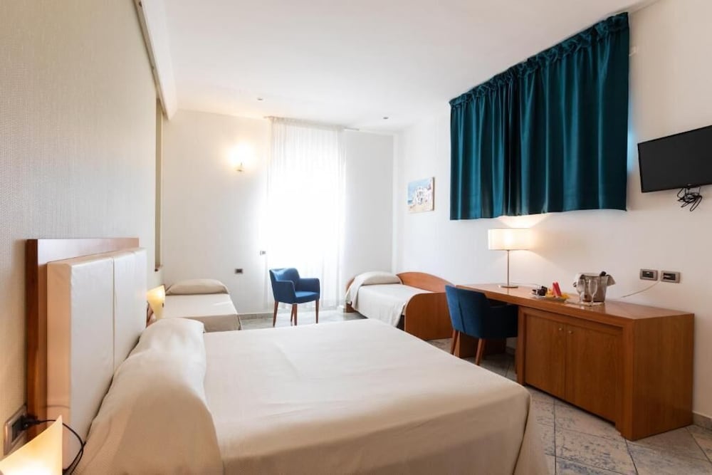 Deluxe Triple Room photo 1