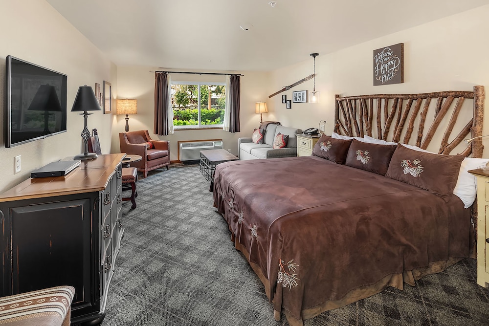 Superior Room, 1 King Bed, Accessible, Mountain View
