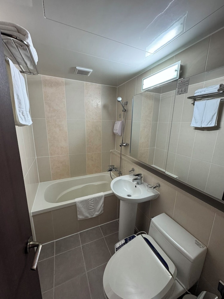 Suite Twin Room photo 3